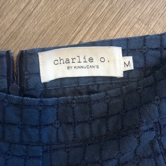 Adorable Navy ruffle shorts - Picture 2 of 2